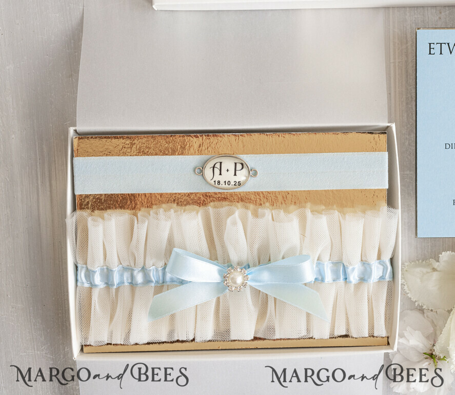 BRIDE bolero, robes, garter Geschenkidee für die Braut Strumpfband Strumpfband Etwas Blaues Geschenk für die Braut von der Trauzeugin JGA