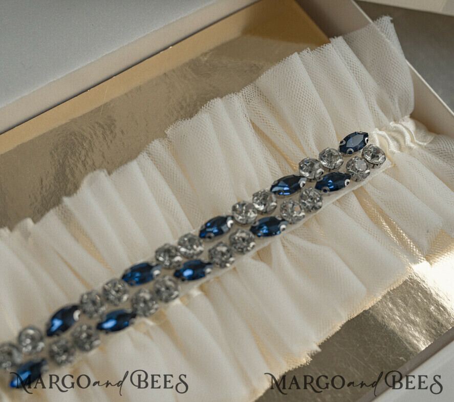 BRIDE bolero, robes, garter Geschenkidee für die Braut Strumpfband Elegantes Strumpfband für die Braut – Geschenkbox mit „Etwas Blauem“ und Grußkarte