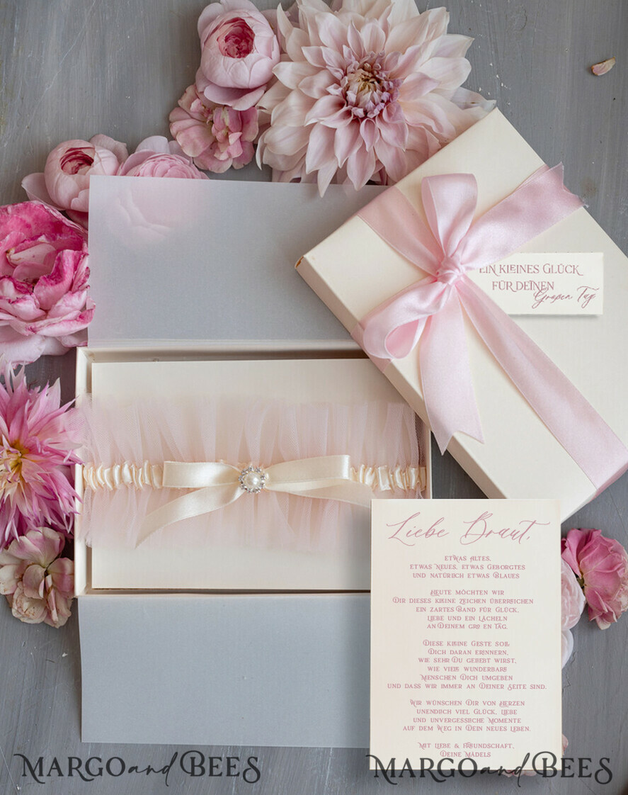 BRIDE bolero, robes, garter Geschenkidee für die Braut Strumpfband Rose Tüll-Strumpfband in Geschenkbox – Überraschung vom Junggesellinnenabschied