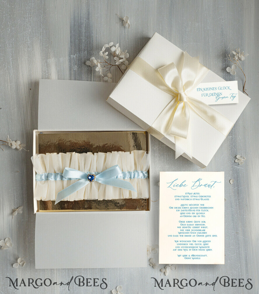 BRIDE bolero, robes, garter Geschenkidee für die Braut Strumpfband Elegantes Strumpfband für die Braut – Geschenkbox mit „Etwas Blauem“ und Grußkarte
