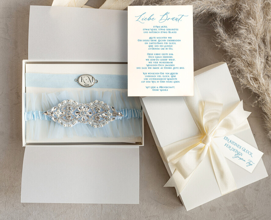 BRIDE bolero, robes, garter Geschenkidee für die Braut Strumpfband Strumpfband Etwas Blaues Geschenk für die Braut von der Trauzeugin JGA