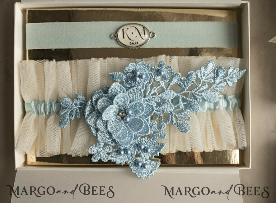 BRIDE bolero, robes, garter Geschenkidee für die Braut Strumpfband Elegantes Braut-Strumpfband-Set mit blauer Spitze, Initialenband und Grußkarte in Geschenkbox