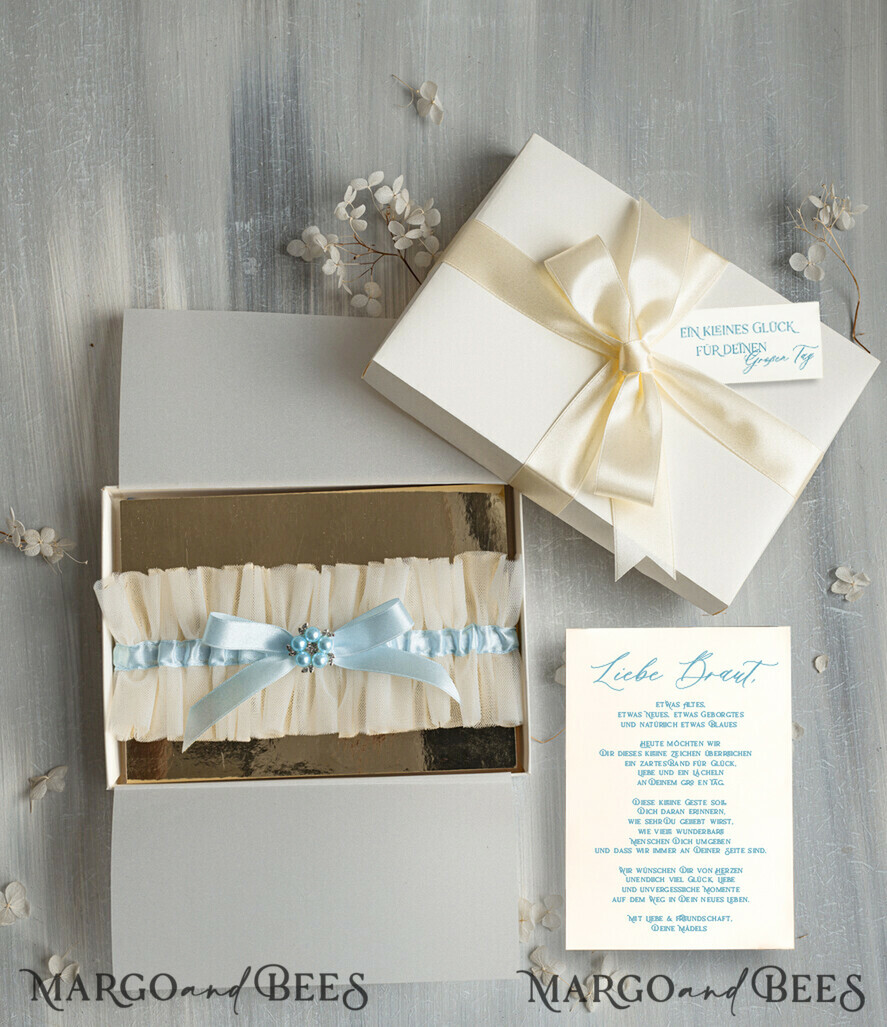 BRIDE bolero, robes, garter Geschenkidee für die Braut Strumpfband Elegantes Strumpfband für die Braut – Geschenkbox mit „Etwas Blauem“ und Grußkarte