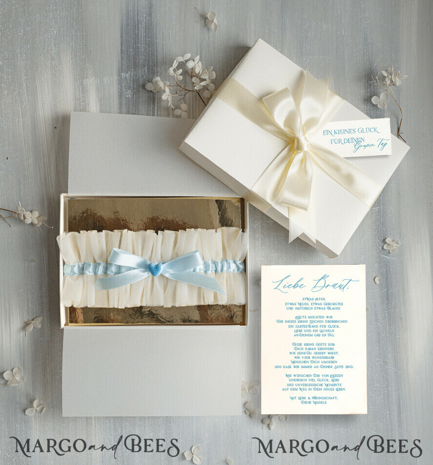 BRIDE bolero, robes, garter Geschenkidee für die Braut Strumpfband Elegantes Strumpfband für die Braut – Geschenkbox mit „Etwas Blauem“ und Grußkarte