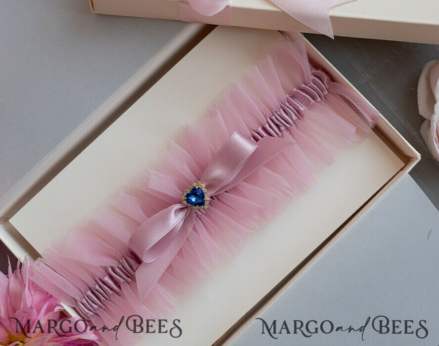 BRIDE bolero, robes, garter Geschenkidee für die Braut Strumpfband Rosa Tüll-Strumpfband in Geschenkbox – Überraschung vom Junggesellinnenabschied