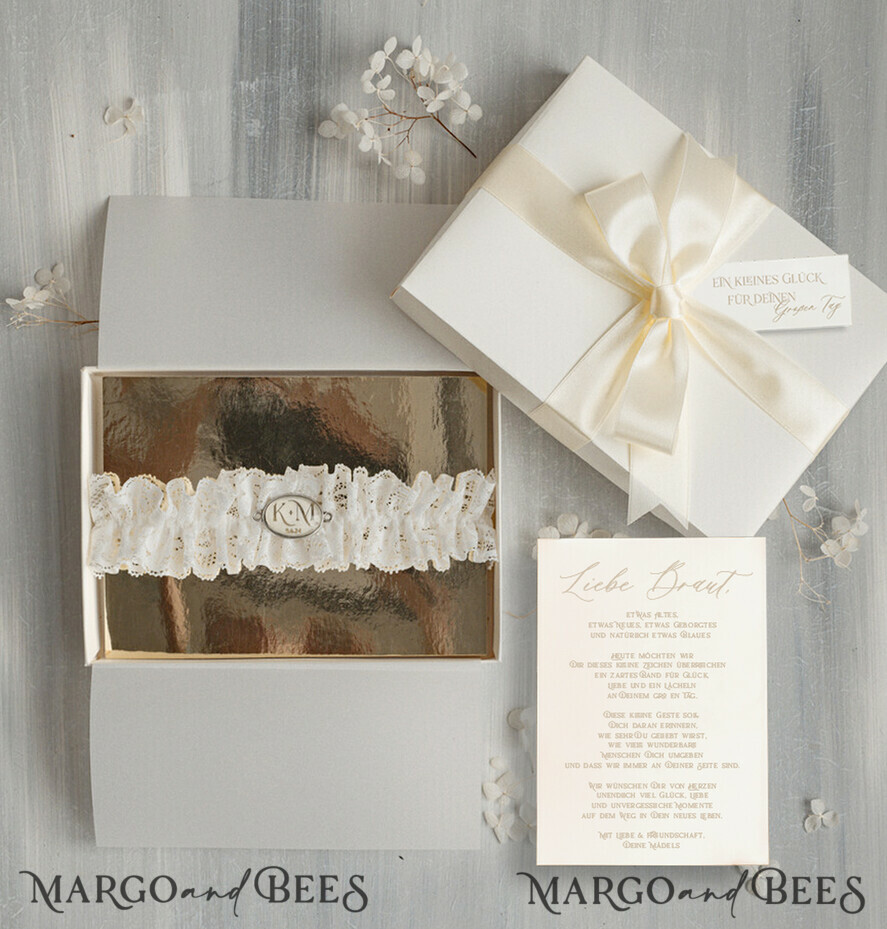 BRIDE bolero, robes, garter Geschenkidee für die Braut Strumpfband Strumpfband mit den Individualen des Brautpaares und dem Hochzeitsdatum in Geschenkbox – Überraschung vom Junggesellinnenabschied