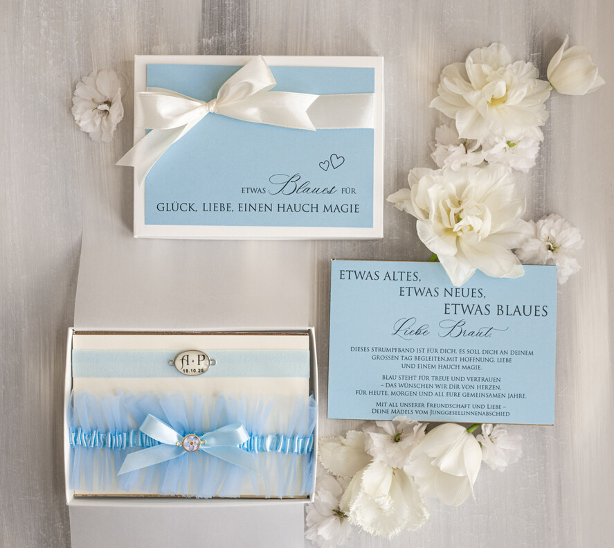 BRIDE bolero, robes, garter Geschenkidee für die Braut Strumpfband Strumpfband Etwas Blaues Geschenk für die Braut von der Trauzeugin JGA