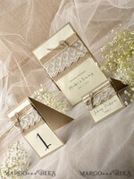 PLATZKARTEN / TISCHKARTEN  
 Rustikale Eco-Hochzeitsplatzkarten Ecru Eco Hochzeitsplatzkarten, rustikale Platzkarten, Spitzen- und Juteschnur-Hochzeitsnamenskarten mit Perlendekor, eco-rustikale Namensschilder, bearbeitbarer Text, romantische Dekoration.8