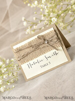 PLATZKARTEN / TISCHKARTEN  
 Rustikale Eco-Hochzeitsplatzkarten Rustikale Elfenbein-Hochzeitsplatzkarten, natürliche Jute mit Juteband-Eskortkarten, eleganter schwarzer Druck, zarte Hochzeitsstationery, rustikale Hochzeitsnamenskarten6
