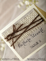 PLATZKARTEN / TISCHKARTEN  
 Rustikale Eco-Hochzeitsplatzkarten Rustikale Eco Braune Hochzeitsplatzkarten, Elfenbein Stoff mit dunklem Bindfaden, eleganter schwarzer Druck, zarte Hochzeitsstationery, rustikale Begleitkarten, bearbeitbarer Text5