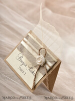 PLATZKARTEN / TISCHKARTEN  
 Rustikale Eco-Hochzeitsplatzkarten Elegante Eco-Braune Hochzeitstischkarten mit weißer Rose, Elfenbein Hochzeit Namensschilder mit braunem Jute-Schnur und getrocknetem Blatt, Rustikale Hochzeitspapeterie, editierbarer Text3