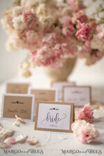 PLATZKARTEN / TISCHKARTEN  
 Rustikale Eco-Hochzeitsplatzkarten Minimalistische weiße Hochzeitsplatzkarten, rustikales öko-braun mit schwarzem Druck, zarte Hochzeitsnamensschilder, einzigartige Hochzeitsstationery, individuell formulierte Begleitkarten.12