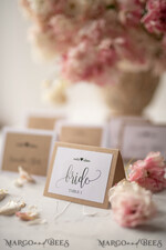 PLATZKARTEN / TISCHKARTEN  
 Rustikale Eco-Hochzeitsplatzkarten Minimalistische weiße Hochzeitsplatzkarten, rustikales öko-braun mit schwarzem Druck, zarte Hochzeitsnamensschilder, einzigartige Hochzeitsstationery, individuell formulierte Begleitkarten.12