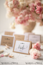 PLATZKARTEN / TISCHKARTEN  
 Rustikale Eco-Hochzeitsplatzkarten Minimalistische weiße Hochzeitsplatzkarten, rustikales öko-braun mit schwarzem Druck, zarte Hochzeitsnamensschilder, einzigartige Hochzeitsstationery, individuell formulierte Begleitkarten.12