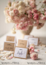 PLATZKARTEN / TISCHKARTEN  
 Rustikale Eco-Hochzeitsplatzkarten Minimalistische weiße Hochzeitsplatzkarten, rustikales öko-braun mit schwarzem Druck, zarte Hochzeitsnamensschilder, einzigartige Hochzeitsstationery, individuell formulierte Begleitkarten.12