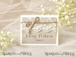 PLATZKARTEN / TISCHKARTEN  
 Rustikale Eco-Hochzeitsplatzkarten Rustikale Eco Braune Hochzeitsplatzkarten, Ecru Spitze mit Juteschnur, Eleganter schwarzer Druck, Zarte Hochzeitsstationery, Rustikale Hochzeitsplatzkarten, Bearbeitbarer Text4
