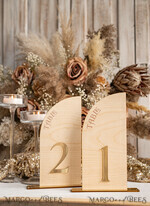 TISCHDEKORATIONSCHILDER   Holz Eco Rustikale Tischnummern Rustikale Holz-Halbbogen-Hochzeits-Tischnummern, Holz-Gold-Plexi-Tischnummern, ländliche Scheunen-Hochzeits-Tischdekoration, Hochzeitsschild-Holz-goldene Spiegel-Tischnummern25