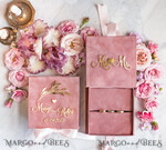 RINGTRÄGERBOXEN & KISSEN Samtkästchen für den Trauungszeremonie Blush Pink Goldene Samt-Ringbox für die Zeremonie, Ringbox für die Hochzeitszeremonie 3 Ringe Samt, Boho Glam Hochzeitsringboxen für ihn und sie, Luxuriöse Samt-Ringbox doppelt, Individuelle Farben10