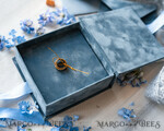 RINGTRÄGERBOXEN & KISSEN Samtkästchen für den Trauungszeremonie Staubblauer goldener Samt-Ringbox für die Zeremonie, Ringbox für die Hochzeitszeremonie 3 Ringe Samt, Boho Glam Hochzeitsringboxen für ihn und sie, luxuriöse Samt-Ringbox doppelt mit maßgeschneiderten Farben.11