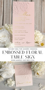 TISCHDEKORATIONSCHILDER   Glitzer Elegante goldene Tischnummernkarten für Hochzeiten mit eingeprägtem floralen Design, blassrosa strukturiertem Papier, gefaltetem Zeltstil, klassischer Schriftart, luxuriöse Empfangsdekoration.5