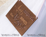 BLUMENMÄDCHEN / SEITENJUNGE SCHILDER rustikal Personalisierte Holzhochzeitsschild, Holzschild für den Ringträger, Holzggraviertes Schild für das Blumenmädchen, Schild für den Hochzeitstag des Blumenmädchens, rustikale Hochzeitsdekoration für das Blumenmädchen, Papa, hier kommt Mama, hier kommt die Braut.3
