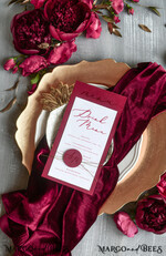 MENÜ & PROGRAMME  
 romantisch Romantisches rotes und weißes Hochzeitsmenü, elegante handgefertigte minimalistische Hochzeitsmenükarten mit Monogramm-Tag und Zwirn, luxuriöse burgunderfarbene Hochzeitsdinner-Menükarten.2