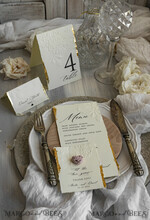 MENÜ & PROGRAMME  
 romantisch Prägung Floral Hochzeitsmenü, Luxuriöses Ecru Abendmenü, Chiffonband Hochzeitsmenü, Elegante Empfangsmenükarten5