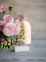 TABLE DECOR SIGNS Acrylic table decor Numbers Acrylic Arch Table Numbers, Clear Acrylic and gold Sign, Transparent Plexi Table Numbers, Luxury Wedding Table Decor, Wedding Signage Gold mirror table numbers 7