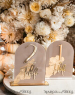 TISCHDEKORATIONSCHILDER   Acryl Tischdekoration Zahlen Acrylbogen Beige Tischnummern, klare Acryl- und goldene Tischnummern, Nude Taupe Gold Plexi Tischnummern, Tan Luxus Hochzeits Tischdekoration, Erdige Hochzeitsbeschilderung.34