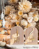 TISCHDEKORATIONSCHILDER   Acryl Tischdekoration Zahlen Acrylbogen Beige Tischnummern, klare Acryl- und goldene Tischnummern, Nude Taupe Gold Plexi Tischnummern, Tan Luxus Hochzeits Tischdekoration, Erdige Hochzeitsbeschilderung.34