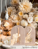 TISCHDEKORATIONSCHILDER   Acryl Tischdekoration Zahlen Acrylbogen Beige Tischnummern, klare Acryl- und goldene Tischnummern, Nude Taupe Gold Plexi Tischnummern, Tan Luxus Hochzeits Tischdekoration, Erdige Hochzeitsbeschilderung.34
