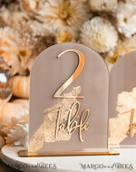 TISCHDEKORATIONSCHILDER   Acryl Tischdekoration Zahlen Acrylbogen Beige Tischnummern, klare Acryl- und goldene Tischnummern, Nude Taupe Gold Plexi Tischnummern, Tan Luxus Hochzeits Tischdekoration, Erdige Hochzeitsbeschilderung.34