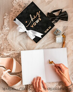 HOCHZEITSVERSPRECHEN  
 Acrylklar Gold Elegante klassische Braut und Bräutigam Gelübde-Bücher, Schwarz Weiß Gold Hochzeitsgelübde-Bücher Set aus zwei, Samt personalisierte Gelübde-Heftchen, Goldener Spiegel sein und ihr Gelübde-Bücher, Acryl Seine Ihre Gold benutzerdefinierte Hochzeitsgelübde-Boxen, Brautparty Geschenk.23