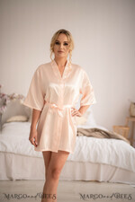 Brautjungfer/Trauzeuge Box HOCHZEITSROBE  
 Helles rosa Satin-Hochzeitskimono, eleganter Satin-Kimono für die Trauzeugin, goldener Hochzeitsbrautjungfern-Kimono5