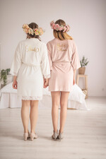 Brautjungfer/Trauzeuge Box HOCHZEITSROBE  
 Geschenk für die Trauzeugin; Wirst du mein Brautjungferngeschenk sein. Hochzeitsweicher Morgenmantel aus Samt, romantischer Hochzeitsmorgenmantel in Blush.9