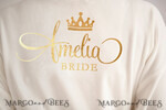 FRISCH VERHEIRATETES PAAR GESCHENKE Brautgeschenke Cremeweiße Brautrobe mit goldener Schrift, goldene Brautrobe, Samtrobe für die Braut Hochzeit, elegante weiche Hochzeitsrobe.11