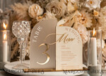 TISCHDEKORATIONSCHILDER   Samt Tischnummern und Dekoration Acrylbogen Tischnummer & Dinner-Menü-Kombination, gefrorenes Elfenbein-Acryl-Gold-Schild, goldene gefrostete Plexi-Velours-Tischnummern & Menü-Kombination, luxuriöse Hochzeits-Tischdekoration, Hochzeitsbeschilderung goldene Spiegeltischnummern & Menü24