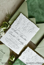 HOCHZEITS EINLADUNGEN geprägte Einladungen Maßgeschneiderte geprägte Blind Sagegrün Gold Hochzeitseinladung, Goldene Grünpflanzen geprägte Rosen Floral Hochzeitseinladung, Boho Ecru Garten geprägte Einladungssuite, Baumwollpapier Hochzeitseinladungssuite, Deckled Edge Einladungen, Zerrissene Kante Hochzeitseinladungen golden38