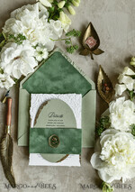 HOCHZEITS EINLADUNGEN geprägte Einladungen Maßgeschneiderte geprägte Blind Sagegrün Gold Hochzeitseinladung, Goldene Grünpflanzen geprägte Rosen Floral Hochzeitseinladung, Boho Ecru Garten geprägte Einladungssuite, Baumwollpapier Hochzeitseinladungssuite, Deckled Edge Einladungen, Zerrissene Kante Hochzeitseinladungen golden38