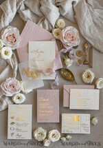 HOCHZEITS EINLADUNGEN geprägte Einladungen Rosenquarz Hochzeits Einladung mit chiffon zerrissenem Bogen und spiegelgoldenem Monogramm, Pergamentverpackung Goldene Elegante Rosen Flieder Hochzeits Einladung mit 3D prägten Blumen.24