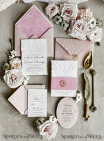 HOCHZEITS EINLADUNGEN geprägte Einladungen Maßgeschneiderte geprägte Blind Sagegrün Gold Hochzeitseinladung, goldene Pflanzenprägung Rosen florale Hochzeitseinladung, Boho Ecru Garten geprägte Einladungssuite, Baumwollpapier-Hochzeitseinladungssuite, Deckled Edge Einladungen, zerfledderte Kante Hochzeitseinladungen gold.29