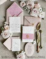 HOCHZEITS EINLADUNGEN geprägte Einladungen Maßgeschneiderte geprägte Blind Sagegrün Gold Hochzeitseinladung, goldene Pflanzenprägung Rosen florale Hochzeitseinladung, Boho Ecru Garten geprägte Einladungssuite, Baumwollpapier-Hochzeitseinladungssuite, Deckled Edge Einladungen, zerfledderte Kante Hochzeitseinladungen gold.29