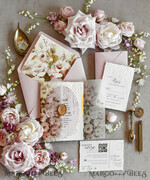 HOCHZEITS EINLADUNGEN geprägte Einladungen Rosafarbene Blumeneinladungen zur Hochzeit – Feine Kunsteinladungen mit Präge-Details, Blumeneinlagen für Umschläge48