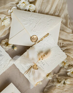 HOCHZEITS EINLADUNGEN geprägte Einladungen Feine Kunst geprägte Elfenbein-Gold-Hochzeitseinladung mit zerrissenem Chiffonband, goldgeprägte Rosenblüten-Hochzeitseinladung.15