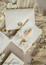 HOCHZEITS EINLADUNGEN geprägte Einladungen Feine Kunst geprägte Elfenbein-Gold-Hochzeitseinladung mit zerrissenem Chiffonband, goldgeprägte Rosenblüten-Hochzeitseinladung.15