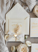 HOCHZEITS EINLADUNGEN geprägte Einladungen Feine Kunst geprägte blinde Elfenbein-Gold-Hochzeitskarte, goldene prägte florale Hochzeitskarte, Boho Ecru geprägte Einladungskollektion, Hochzeitseinladungskollektion aus Baumwollpapier mit Spiegelherz17