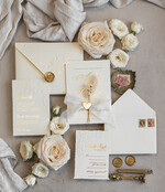 HOCHZEITS EINLADUNGEN geprägte Einladungen Feine Kunst geprägte blinde Elfenbein-Gold-Hochzeitskarte, goldene prägte florale Hochzeitskarte, Boho Ecru geprägte Einladungskollektion, Hochzeitseinladungskollektion aus Baumwollpapier mit Spiegelherz17