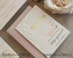HOCHZEITS EINLADUNGEN geprägte Einladungen Feine Kunst geprägt Blind Elfenbein Gold Hochzeitseinladung mit zerrissenem Chiffonbogen und getrockneten Blumen, goldene Prägung florale Hochzeitseinladung, Boho Ecru geprägte Einladungssuite mit Spiegelherz18