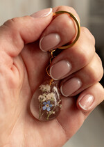 WEDDING FAVORS Resin Custom Resin Keychain Wedding Favors For Guests in bulk Custom Resin forget me not and baby breath flower Keychain, Golden personalised Thank you gifts Teardrop Keychain with Gold-Plated Stainless Steel Hardware16