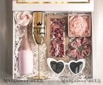 Geschenke zum Muttertag Geschenkset Entspannung Geschenkidee zum Muttertag – Geschenkbox mit Blumen, Rosé Sekt, Herzbrille & Champagnerglas für Mama4
